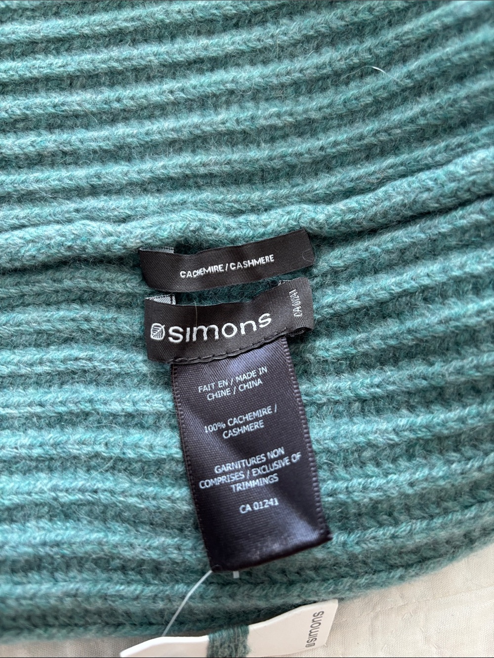 NWT Simon’s Cashmere Ribbed Beanie - Picture 3 of 8
